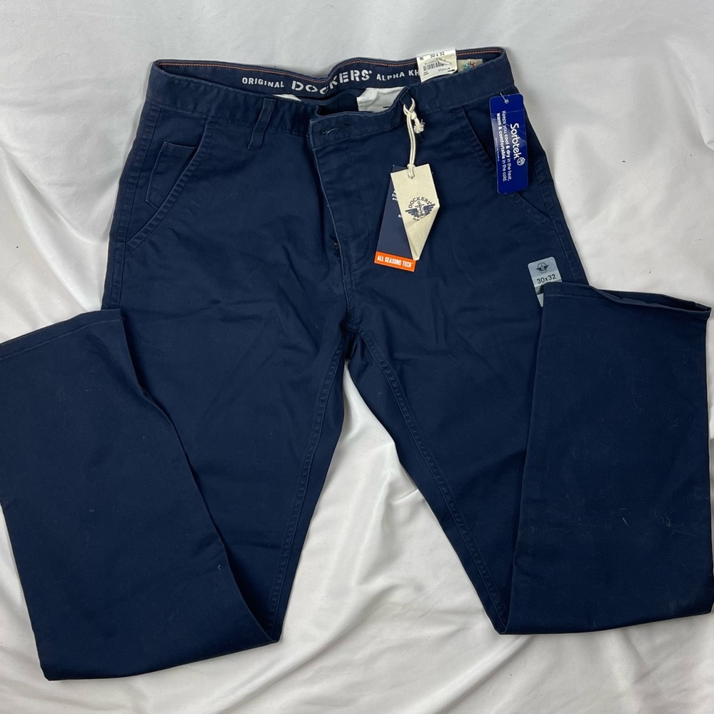 🆕 Dockers Alpha Khaki Athletic Fit 30 x 32